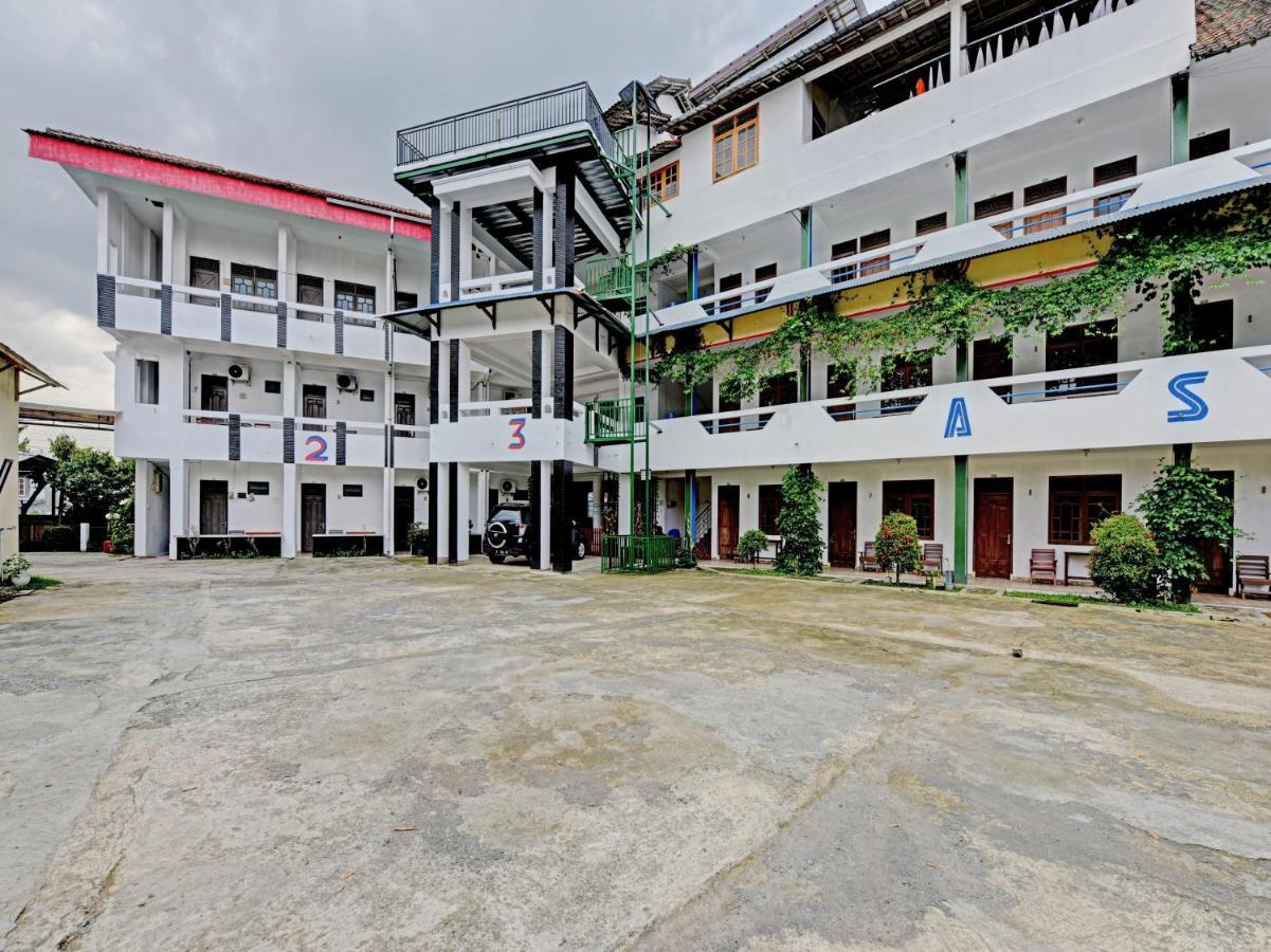 Oyo 90309 Hotel Asri 2 Banjarnegara Exterior foto